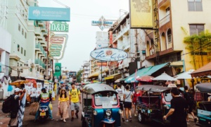 Jalan Khaosan Bangkok: Jalanan Pelancong yang Tak Pernah Tidur