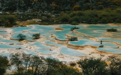 Huanglong Scenic Area: Sichuan Travertine Pools and Mountain Routes