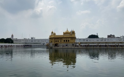 Kuil Emas Amritsar: Panduan Berkunjung dengan Hormat