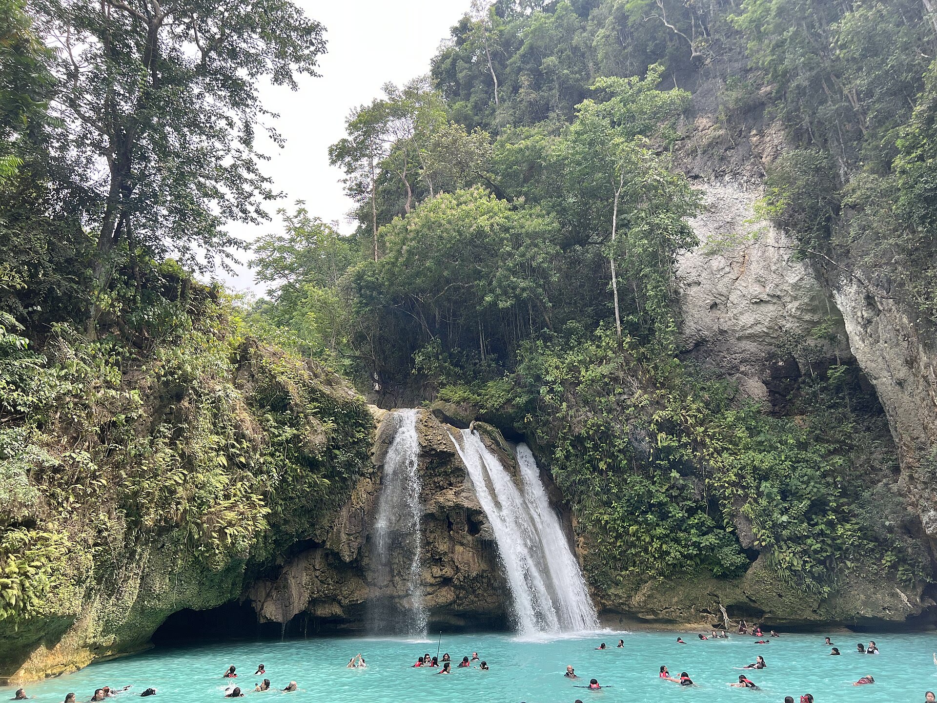 น้ำตก Kawasan ในเซบู: การเดินทาง การแคนยอน และการวางแผน