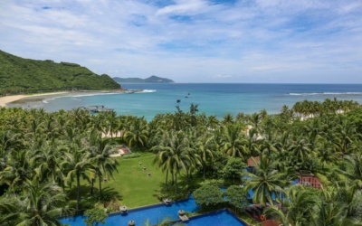 Yalong Bay à Sanya : plage et forêt
