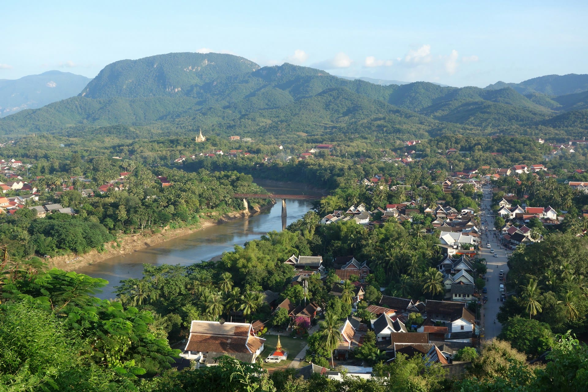 เมืองเก่าหลวงพระบาง: วัด ตักบาตร และแผนเที่ยว