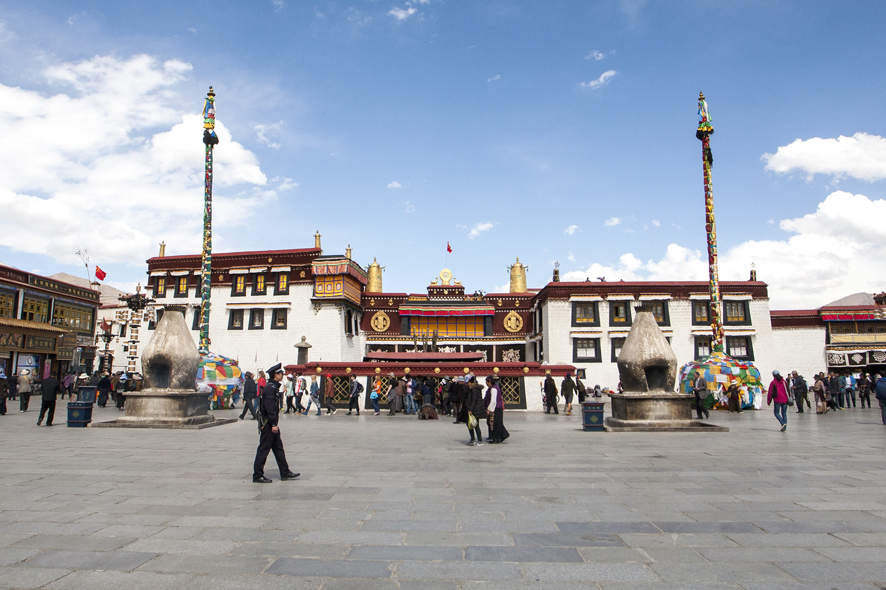 Kuil Jokhang di Lhasa: Tiket, Permit dan Panduan Lawatan