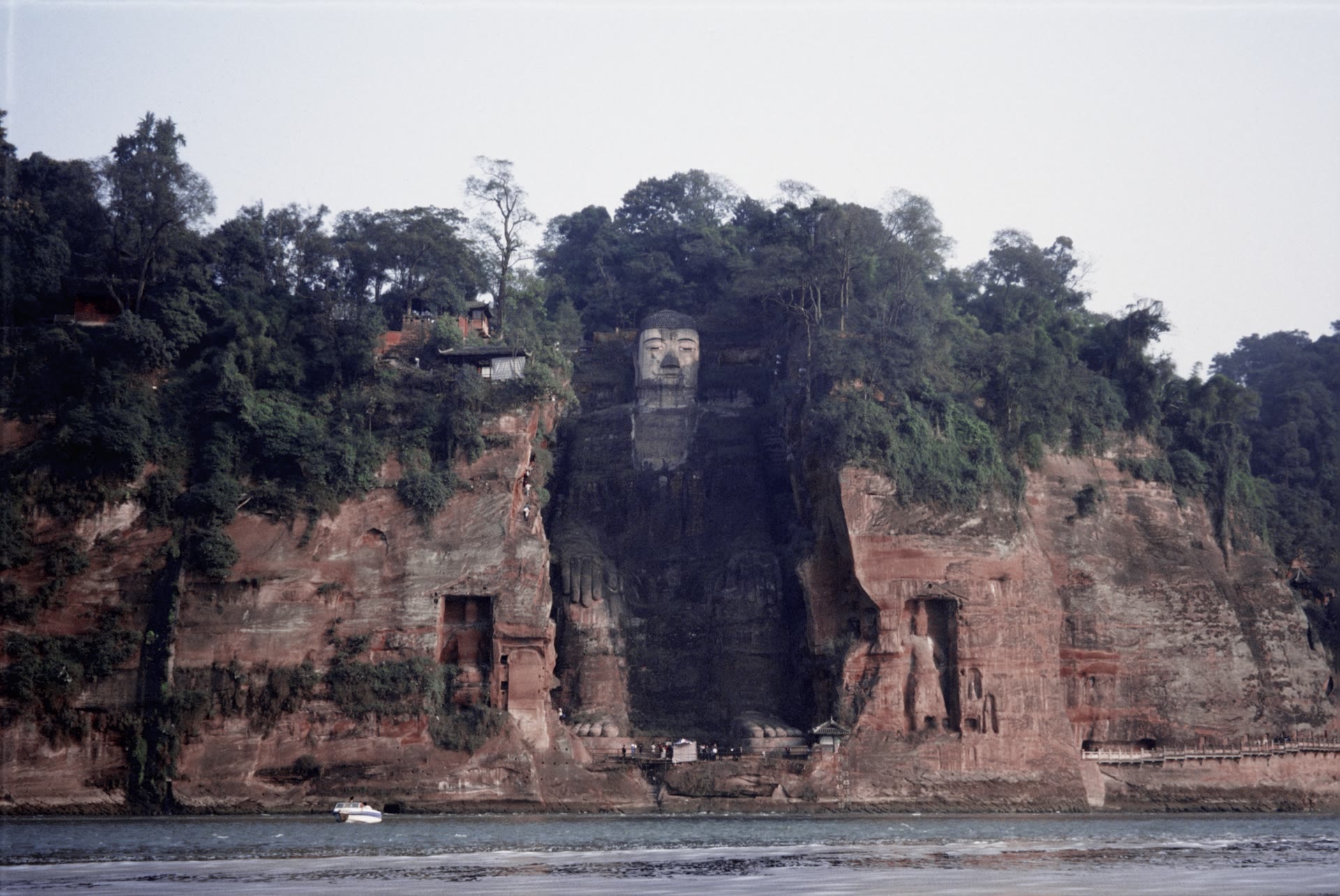 Buddha Raksasa Leshan: pilih sudut pandang dan rencanakan perjalanan dari Chengdu