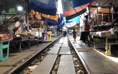 मैक्लोंग रेलवे मार्केट: यात्रा और पहुँच गाइड
