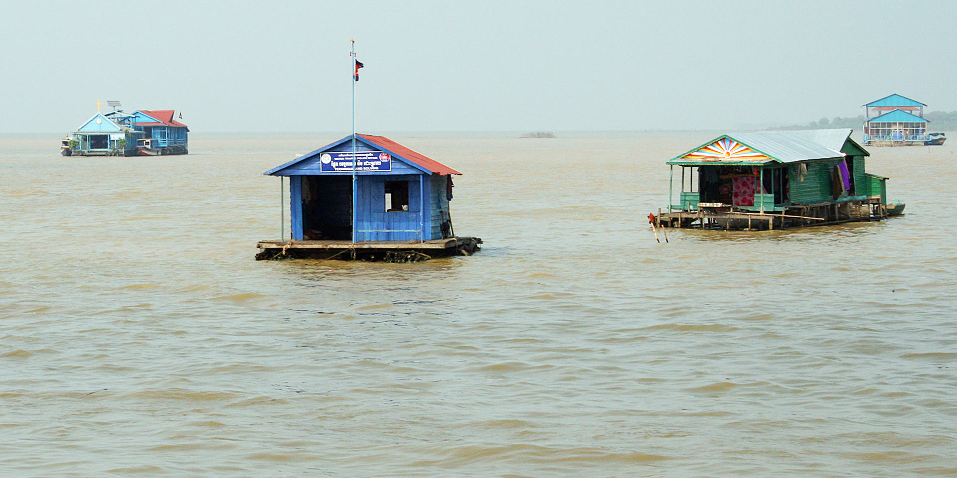 Tonle Sap Lake: Villages, Seasonal Water and Tours