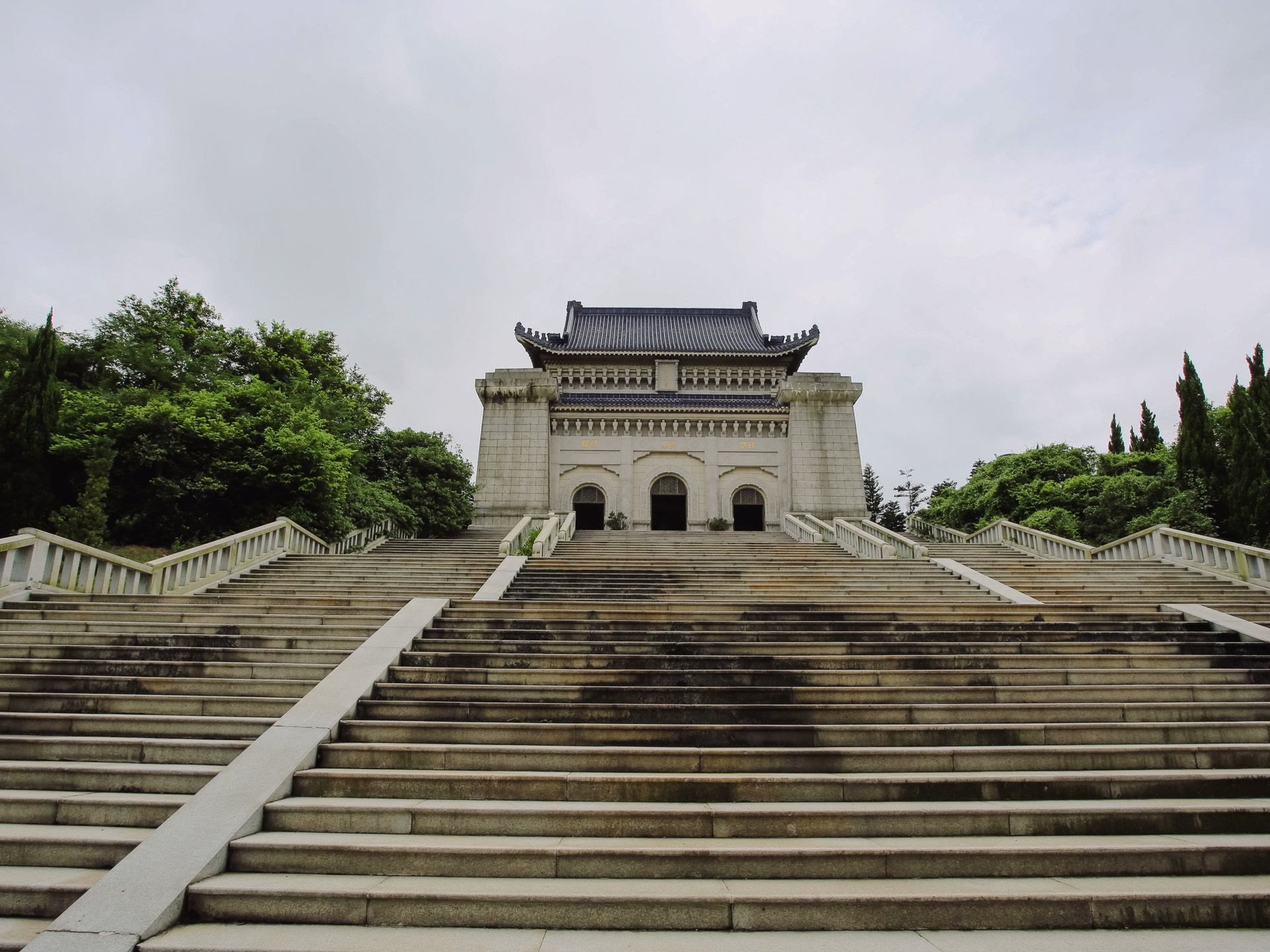 Makam Sun Yat-sen: Rancang Lawatan 392 Anak Tangga