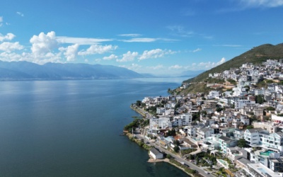 Danau Erhai dekat Dali: pesisir dan desa Bai