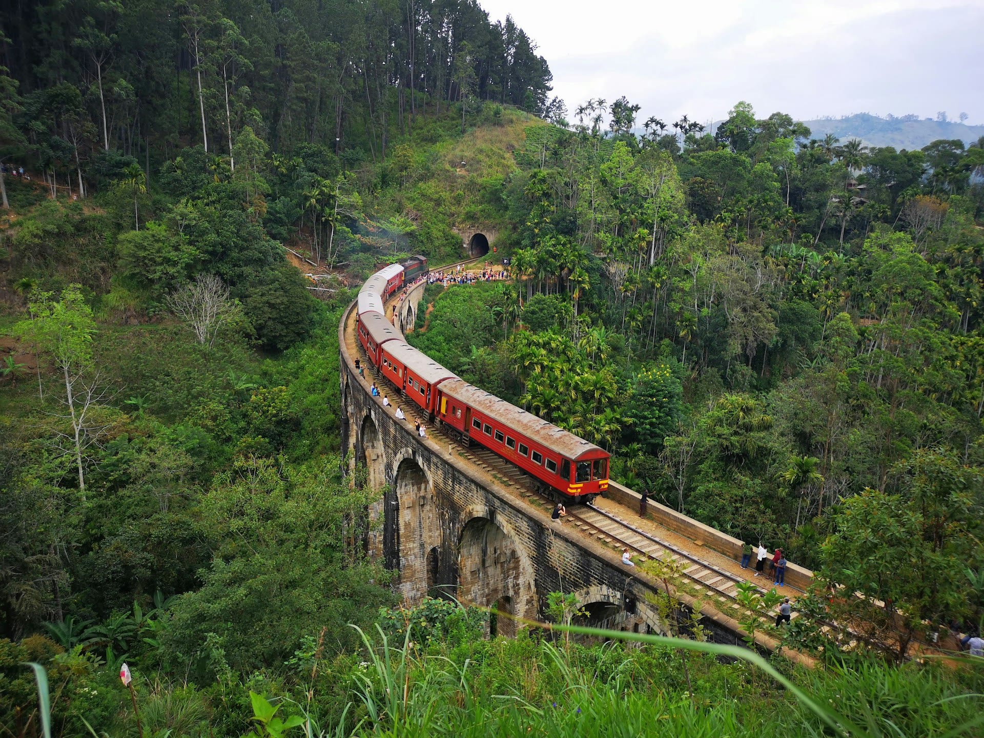 エッラのナインアーチ橋：展望、アクセスと鉄道旅行