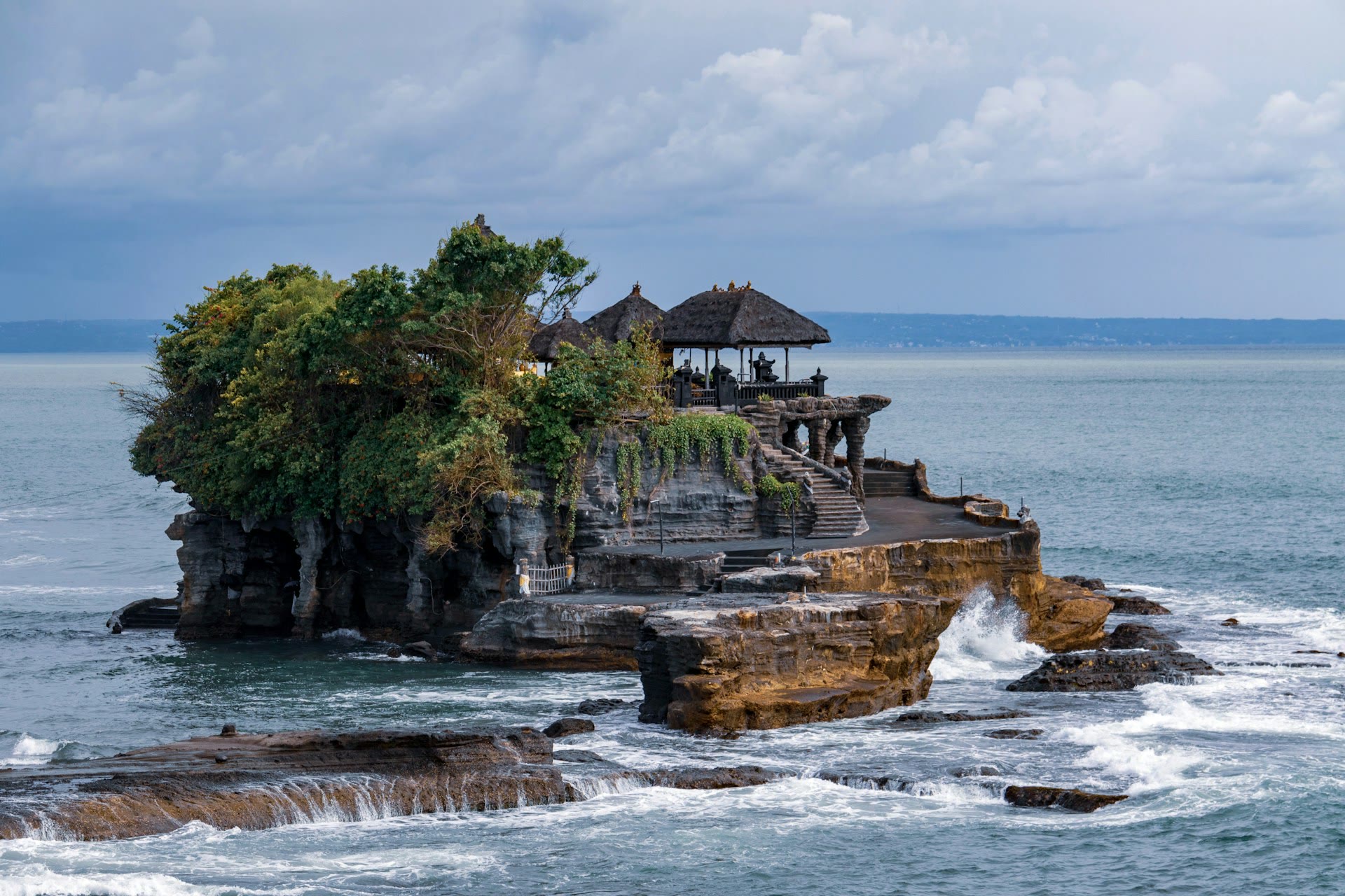 Tanah Lot: Balis Küstenwahrzeichen und Besucherführer