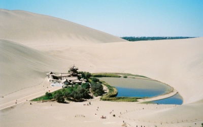 Crescent Moon Spring and Mingsha Mountain: Plan Your Dunhuang Visit