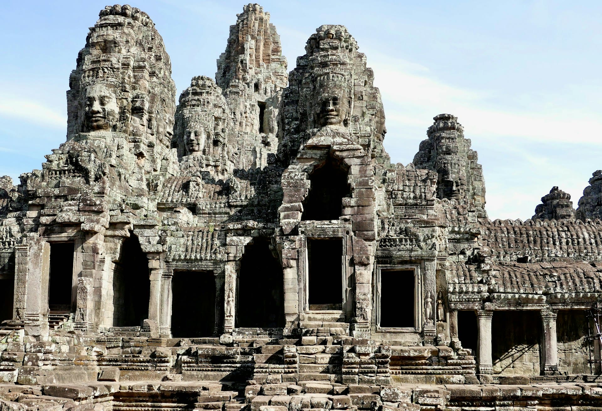 Bayon Temple: face towers, reliefs and visit planning