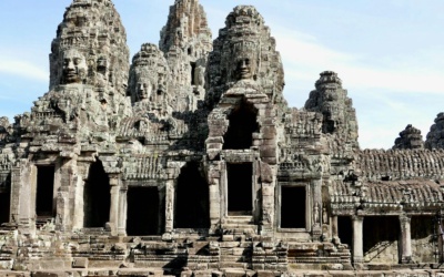 बायोन मंदिर: चेहरों वाले टावर, नक्काशी और यात्रा की योजना