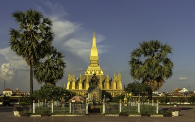 Patuxai di Vientiane: seni bina, panorama dan lawatan