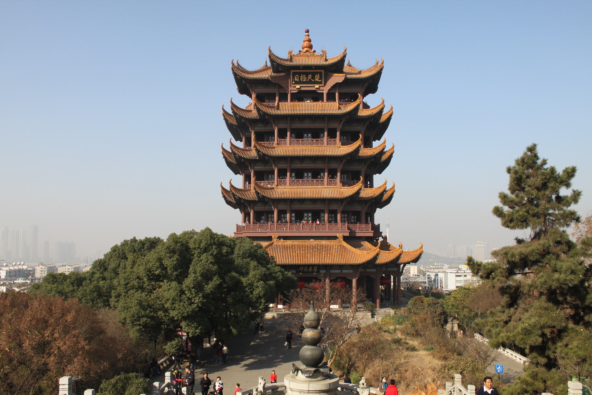 Menara Bangau Kuning di Wuhan: Pemandangan dan Zon Taman