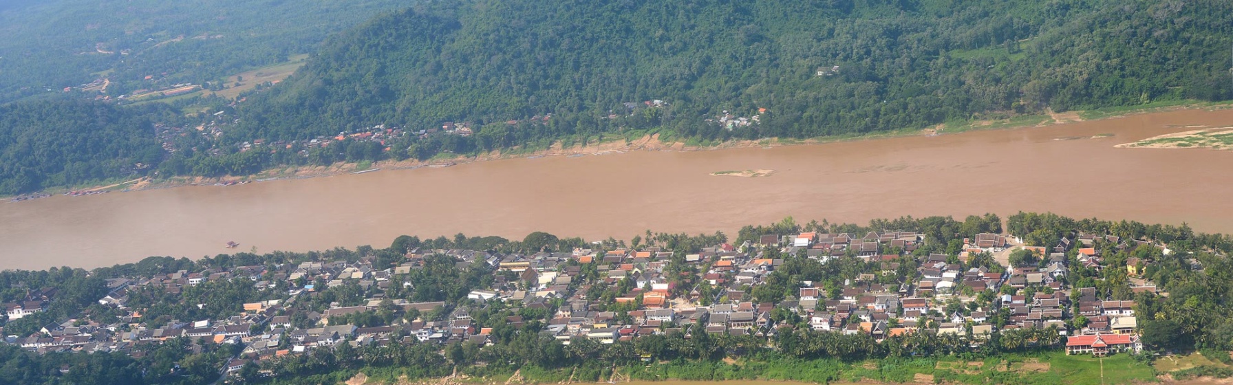 เที่ยวบิน in ลาว