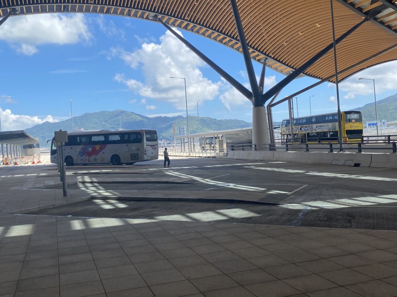Area naik bus lintas batas di sisi Hong Kong Jembatan Hong Kong-Zhuhai-Makau