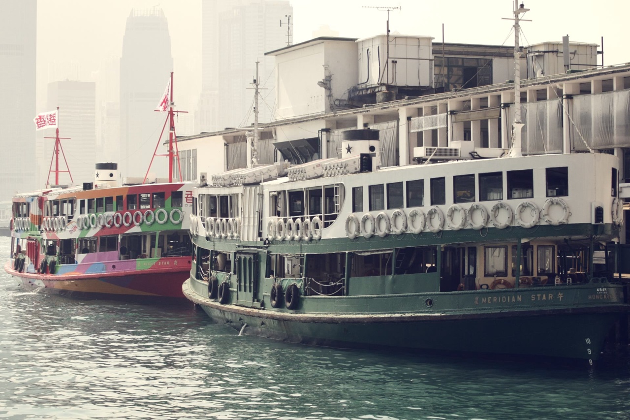 Bot Star Ferry di sebelah Kowloon