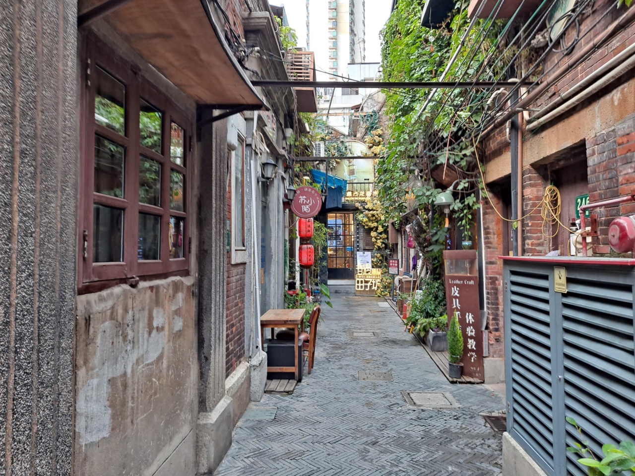 Lorong sempit berkedai di Tianzifang