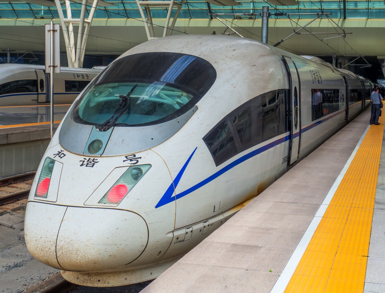 Kereta cepat di Stasiun Shanghai Hongqiao