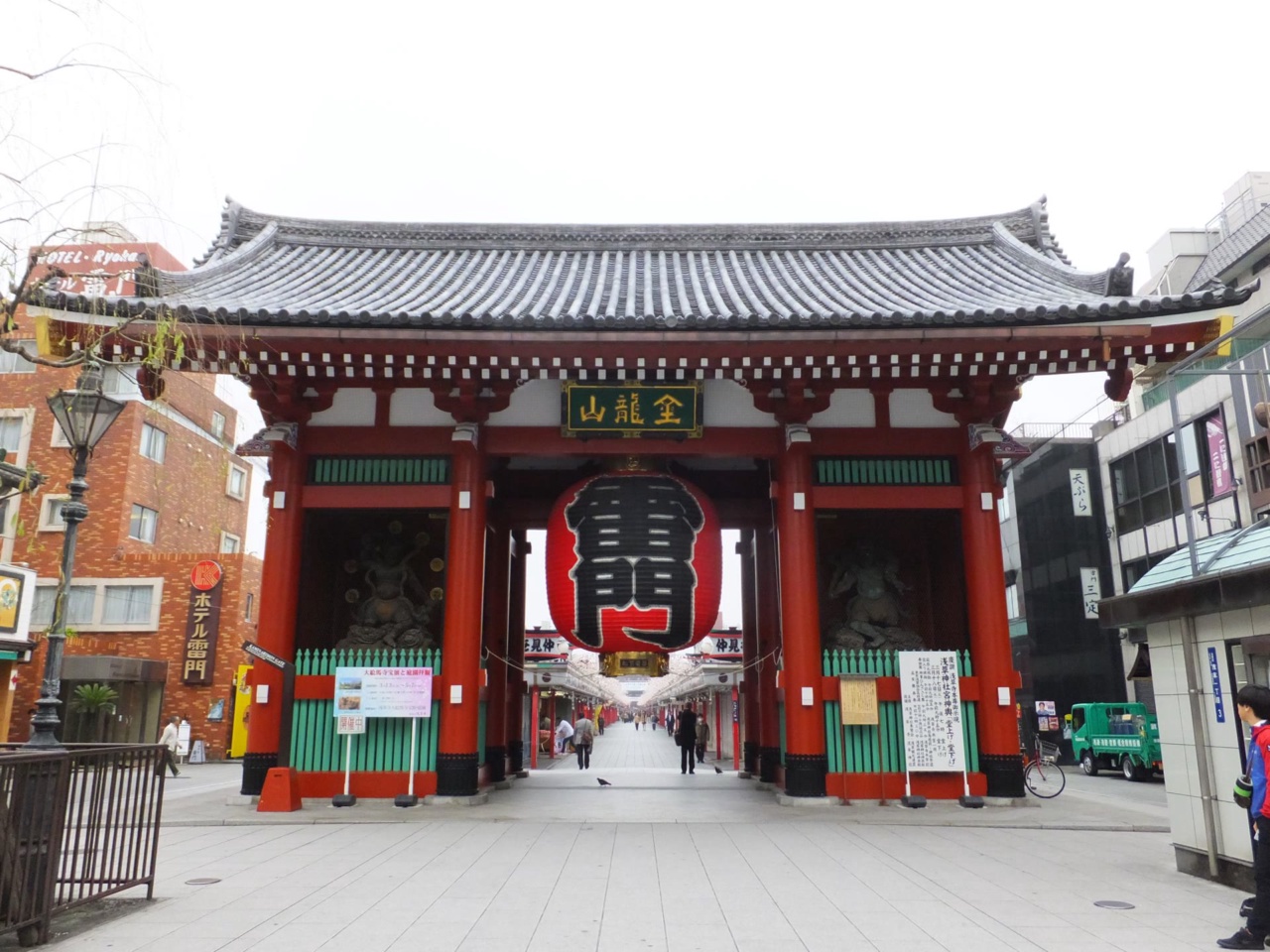 Kaminarimon Gate with the large red lantern at Senso-ji Temple
