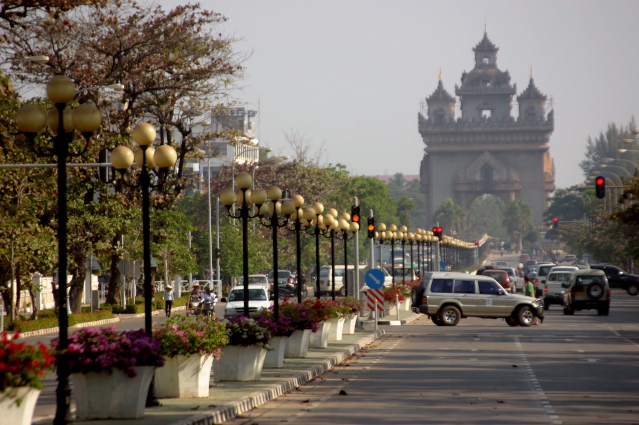 L'avenue Lane Xang mène au Patuxai