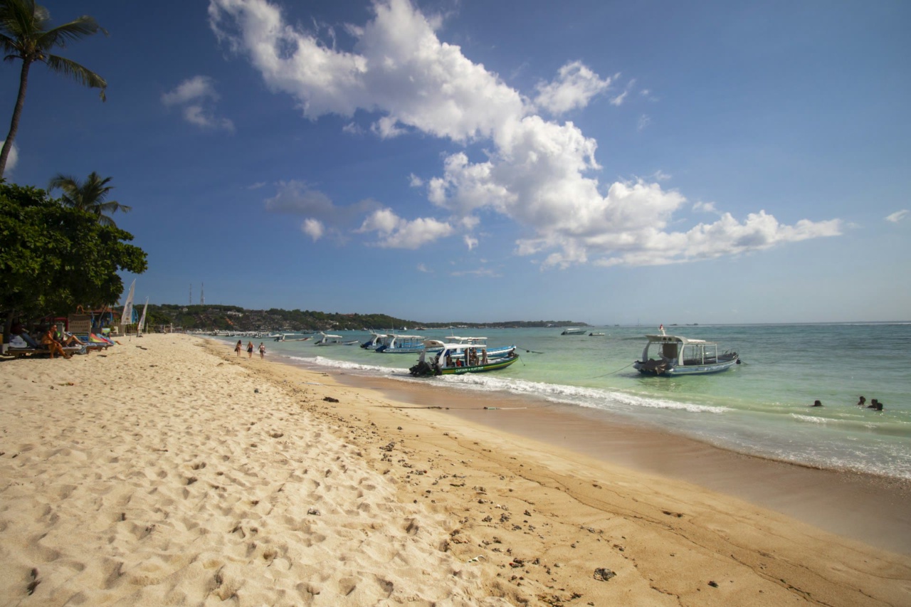 เรือบนชายหาดยุงกุต บาตู บนนูซา เลมโบงัน