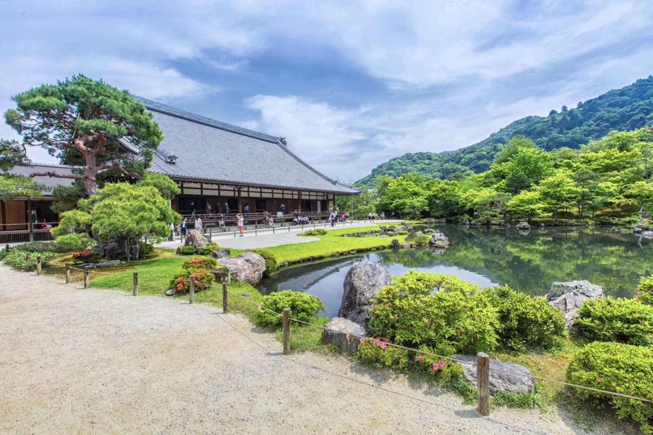 The garden pond and hall at Tenryu-ji