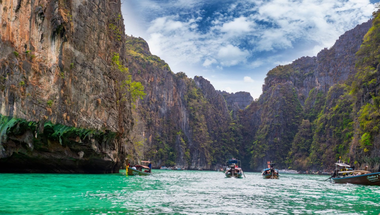 Boats between limestone cliffs on Phi Phi Leh