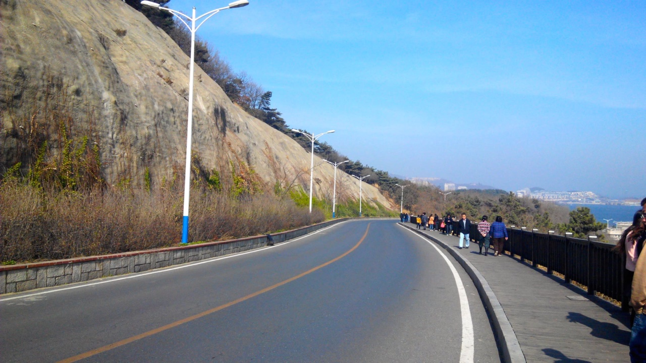 Sebahagian Jalan Binhai di sepanjang pantai Dalian