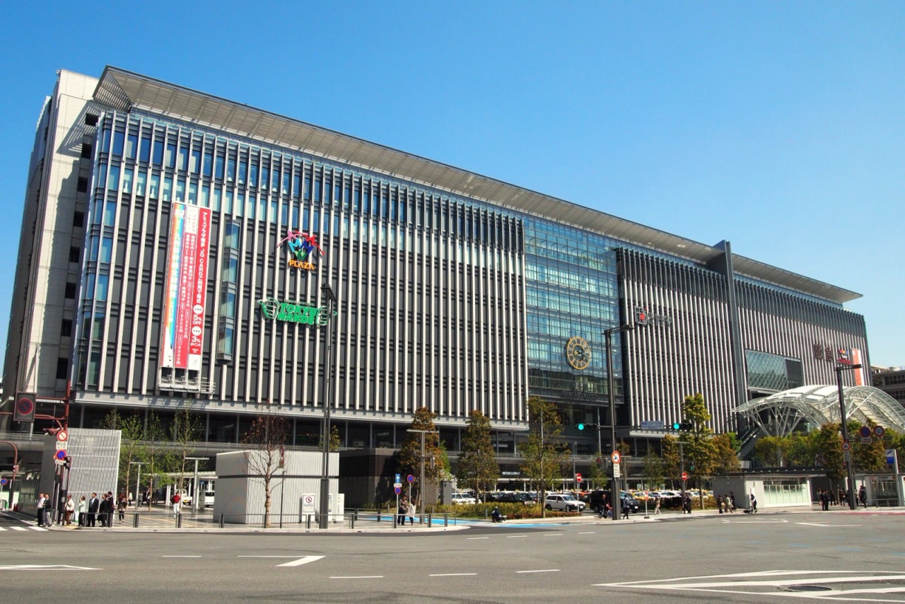 Gedung stasiun JR Hakata City di Stasiun Hakata, Fukuoka