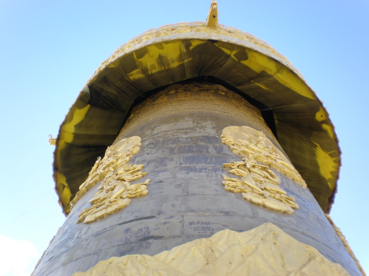 Roda Doa Dukezong yang gergasi di Bukit Guishan