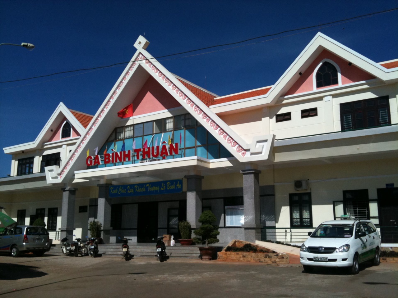 ด้านหน้าสถานีบิ่ญถ่วน