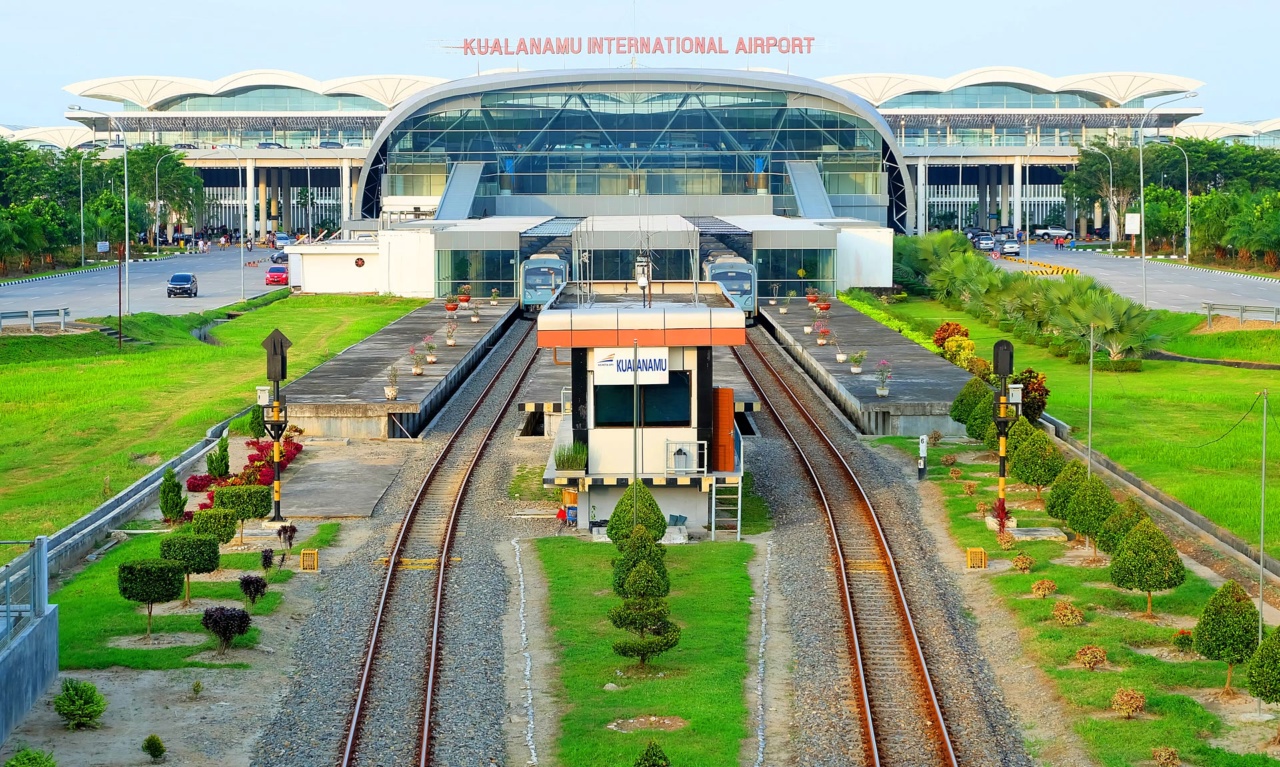 Der Kualanamu International Airport mit dem Bahnhof der Flughafenbahn