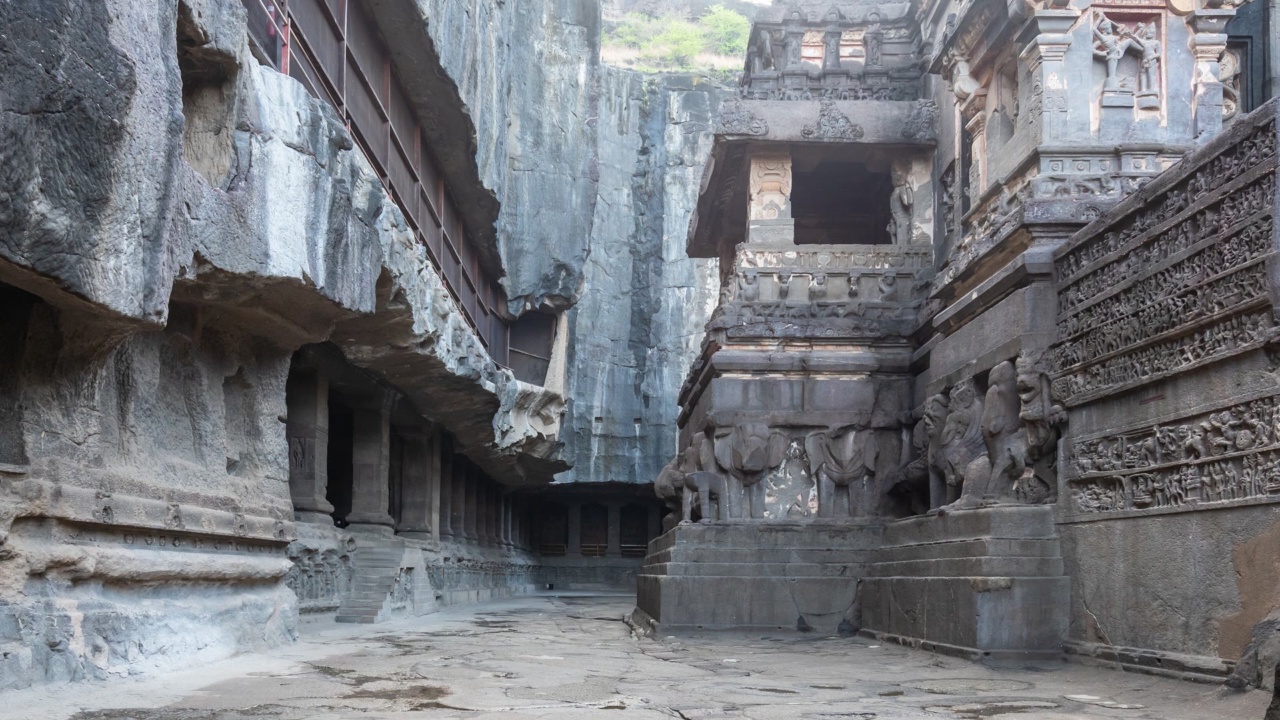 Der Kailasa-Tempel, Höhle 16 in Ellora