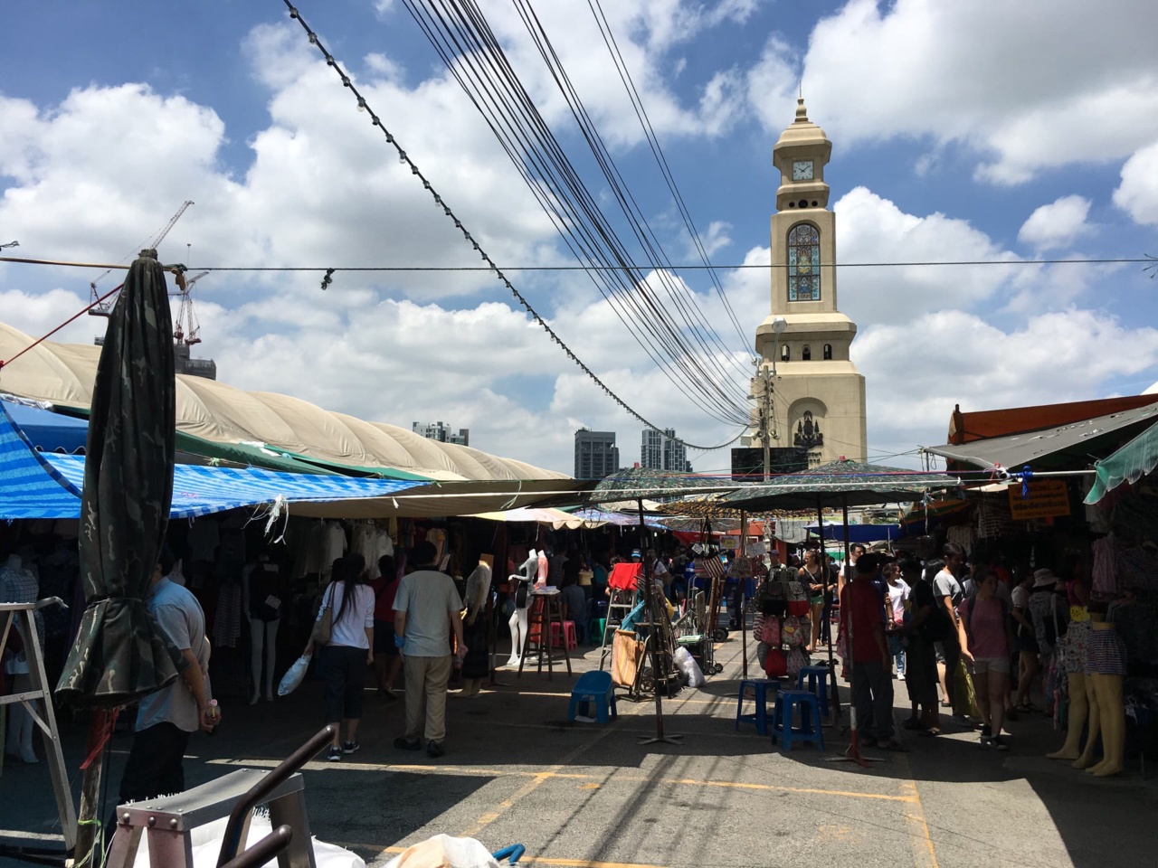 La tour de l'horloge du marché du week-end de Chatuchak