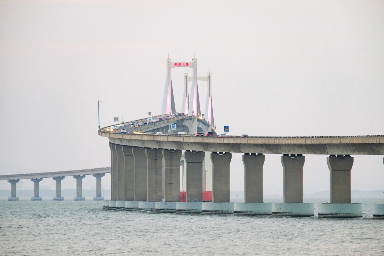 The Nan'ao Bridge crossing the sea toward Nan'ao Island