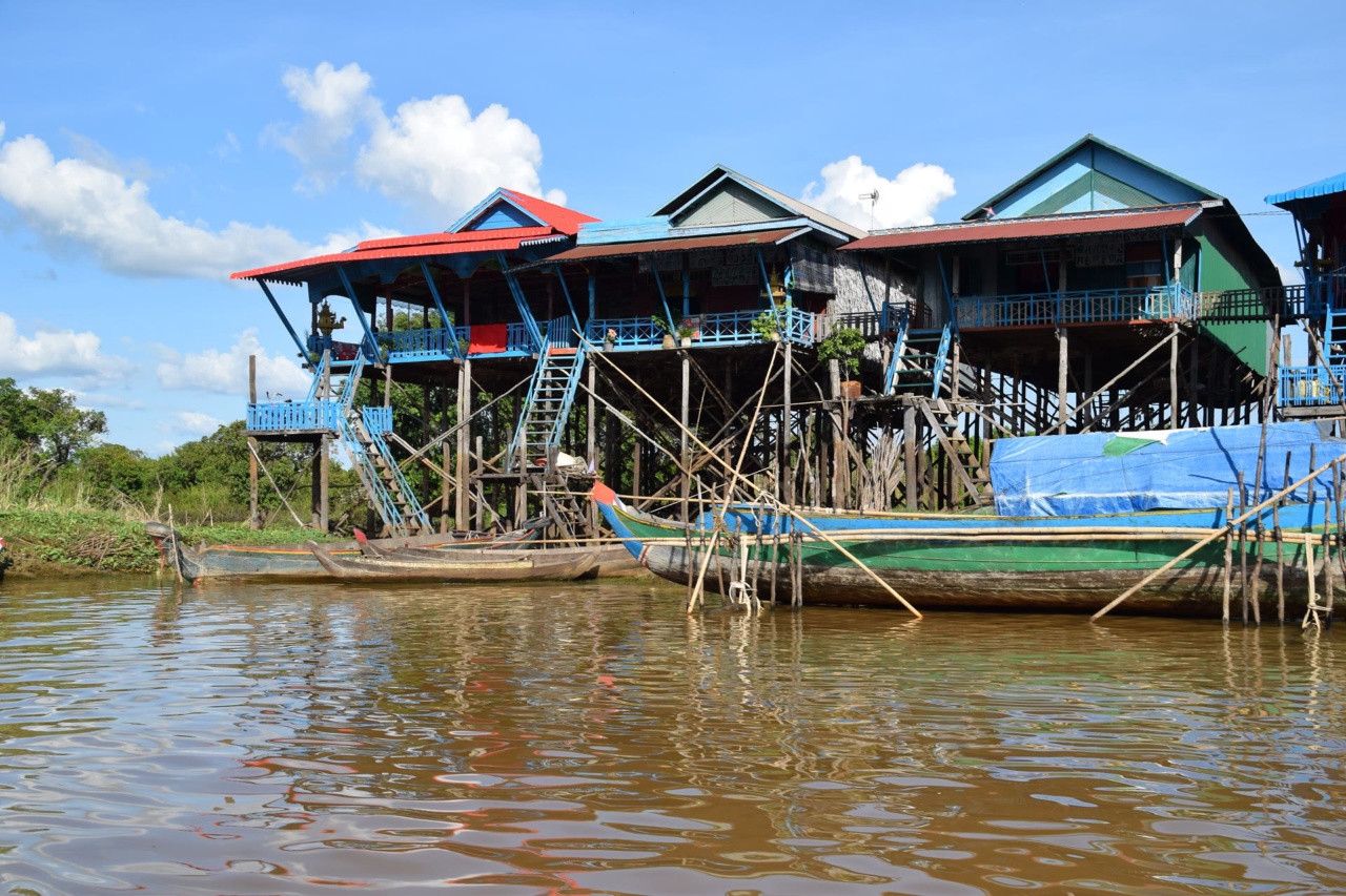 Maisons sur pilotis du village de Kompong Phluk, sur le Tonlé Sap