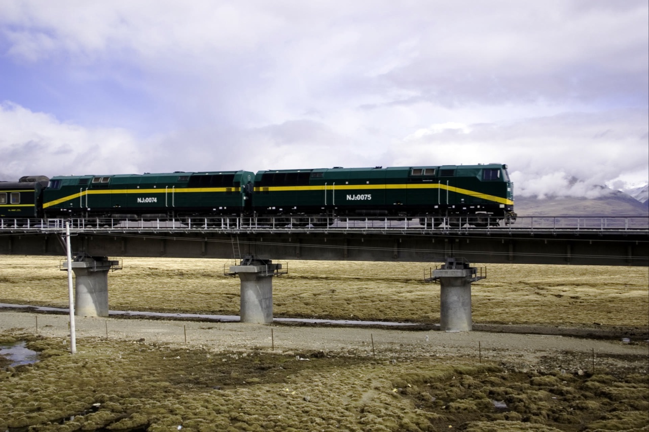 รถไฟบนสะพานของรถไฟชิงไห่-ทิเบต