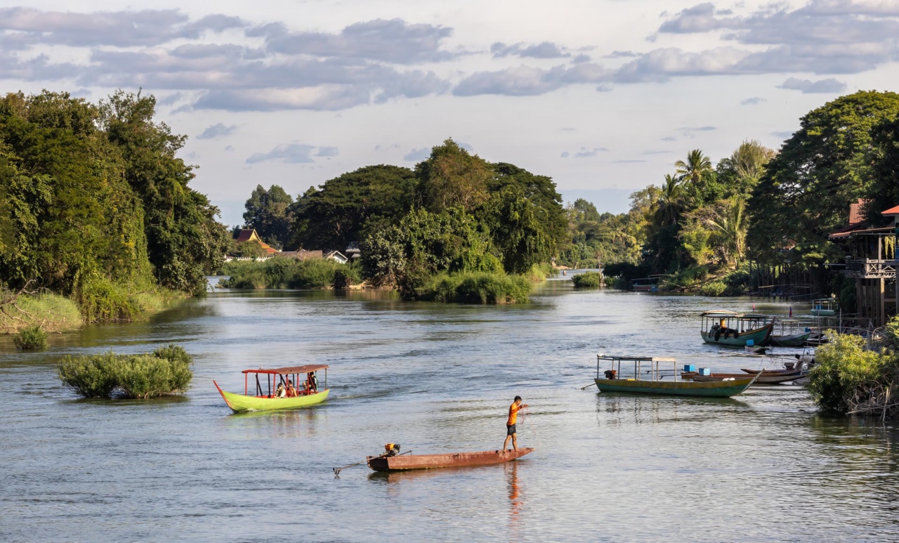 เรือไม้บนแม่น้ำโขงใกล้ดอนเดต
