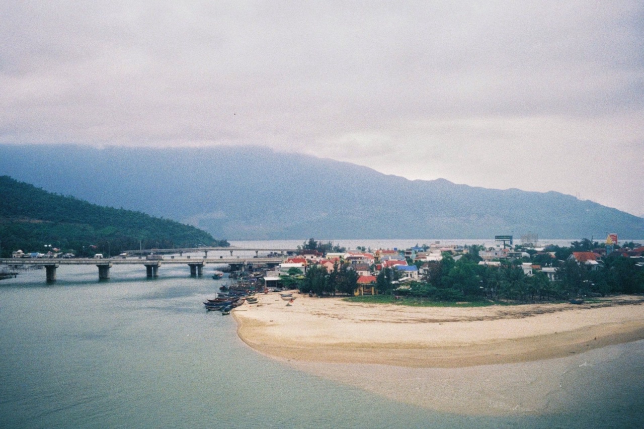 หาด Lang Co และสะพานมองจากมุมสูง