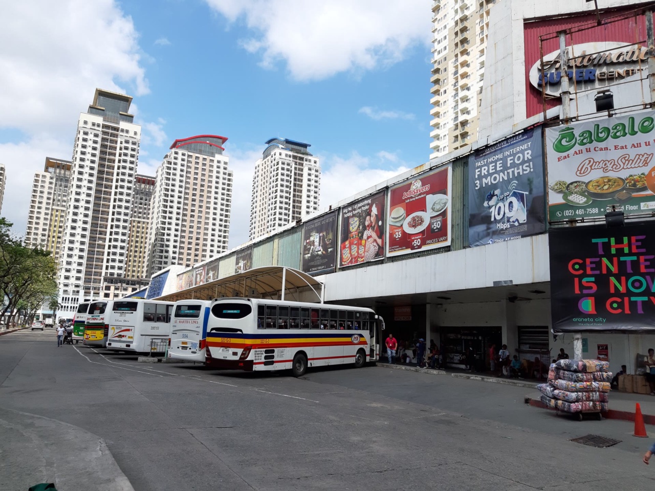 Bas di terminal bas di Cubao