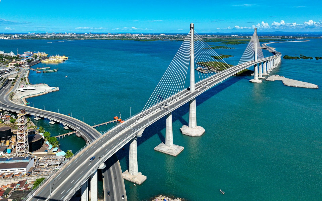 สะพานขึงของทางด่วนเซบู-คอร์โดบาลิงก์ที่ข้ามทะเล