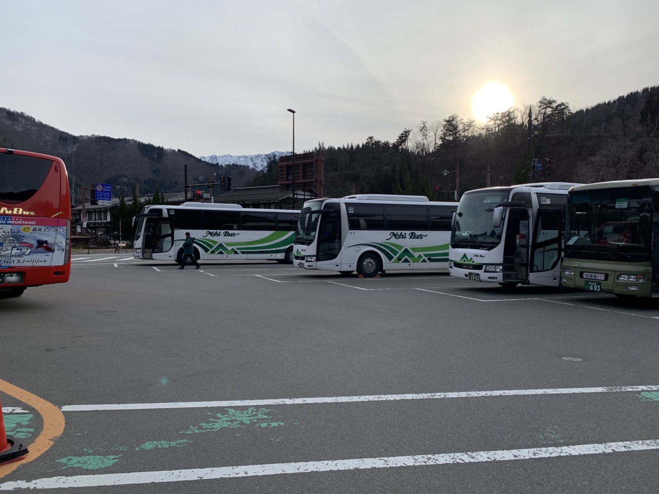 Xe buýt của Nohi Bus tại bến xe buýt Shirakawa-go