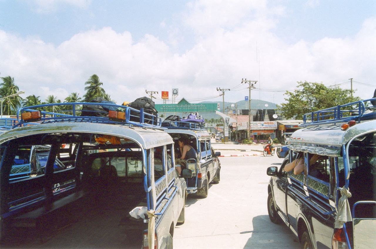 Songthaews in Thong Sala