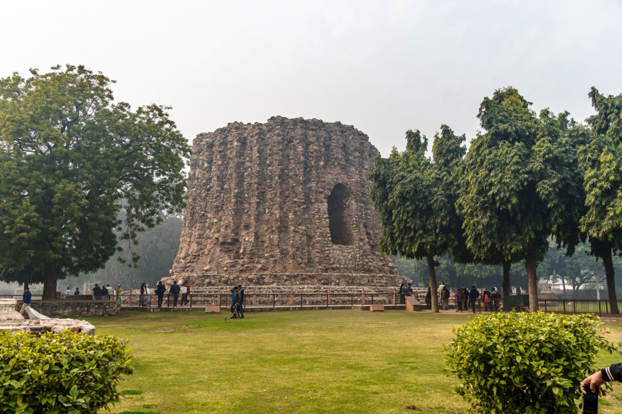 कुतुब मीनार परिसर में अधूरा अलाई मीनार