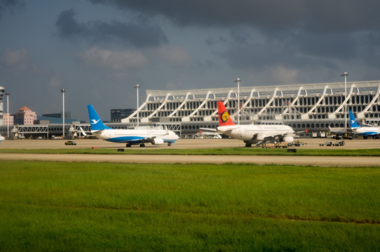 Pesawat di depan terminal Bandara Internasional Xiamen Gaoqi