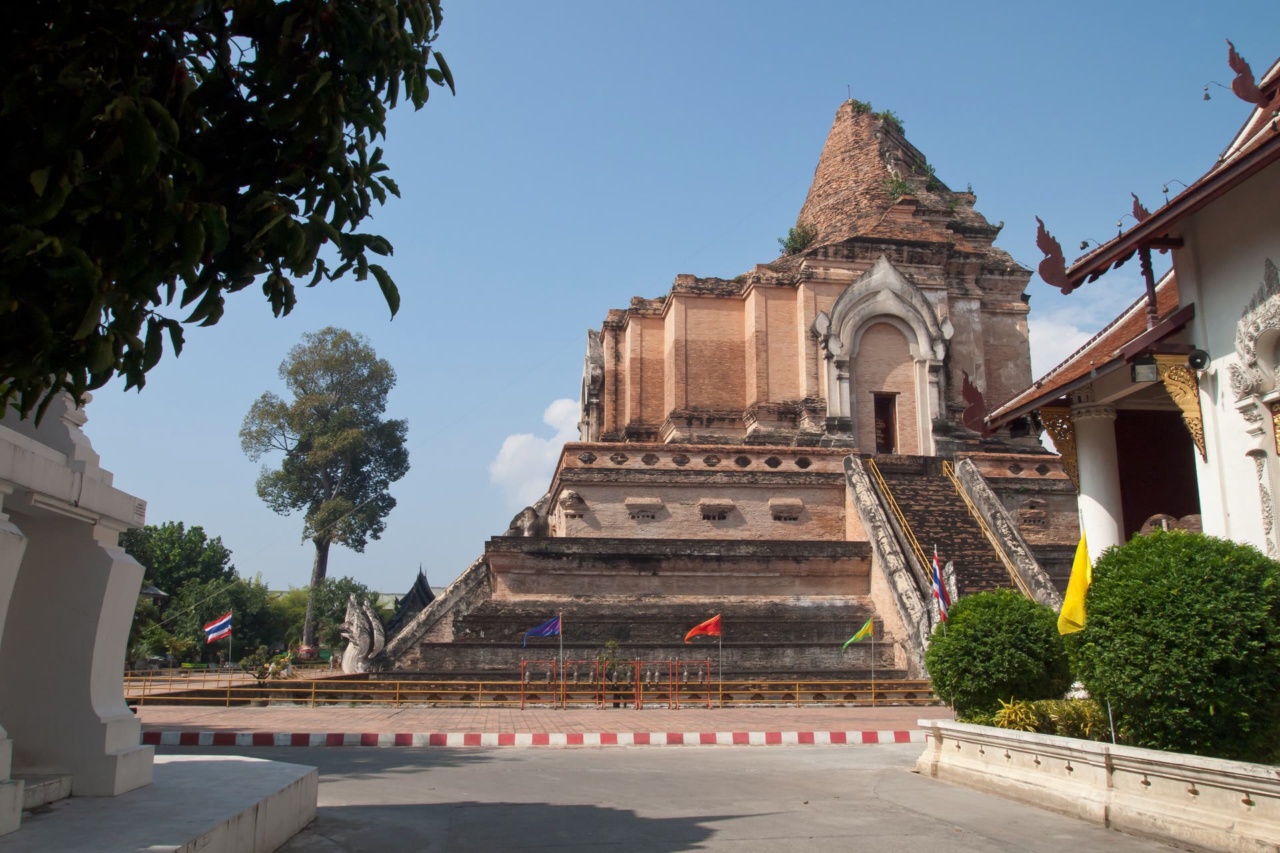 Le chedi du Wat Chedi Luang à Chiang Mai