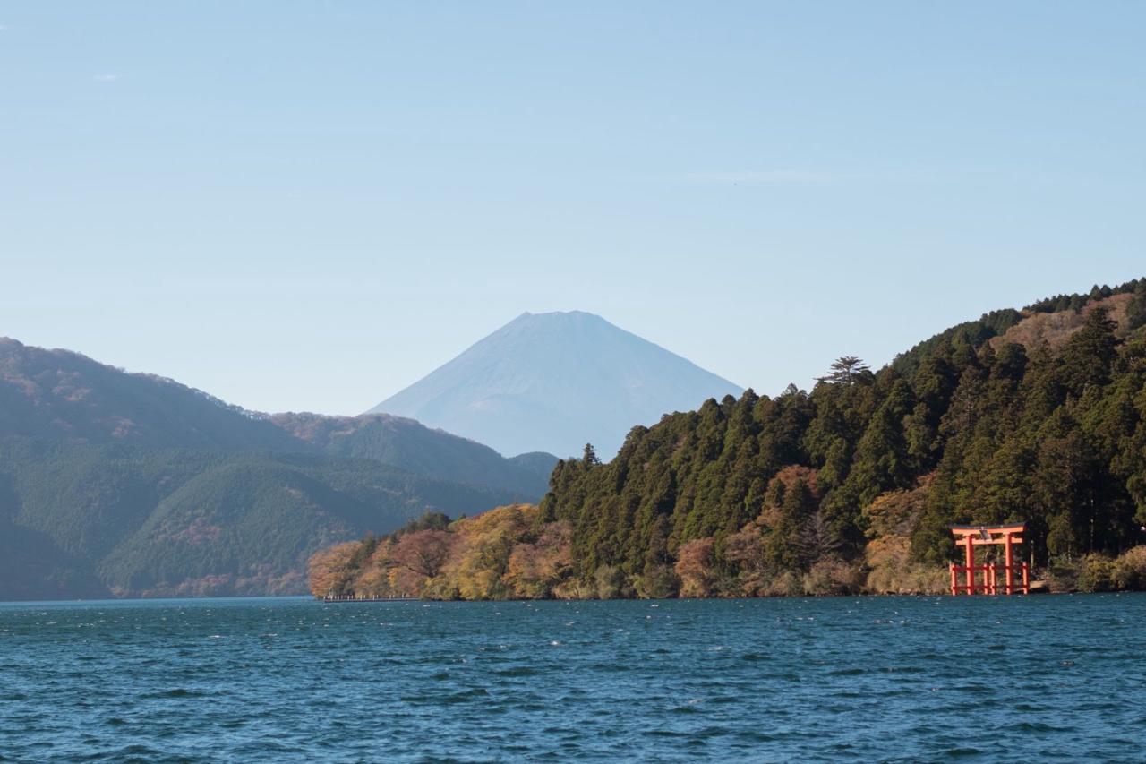 Núi Phú Sĩ nhìn từ hồ Ashi ở Hakone