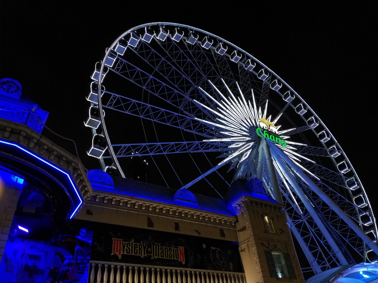 The Asiatique Sky observation wheel lit up at night
